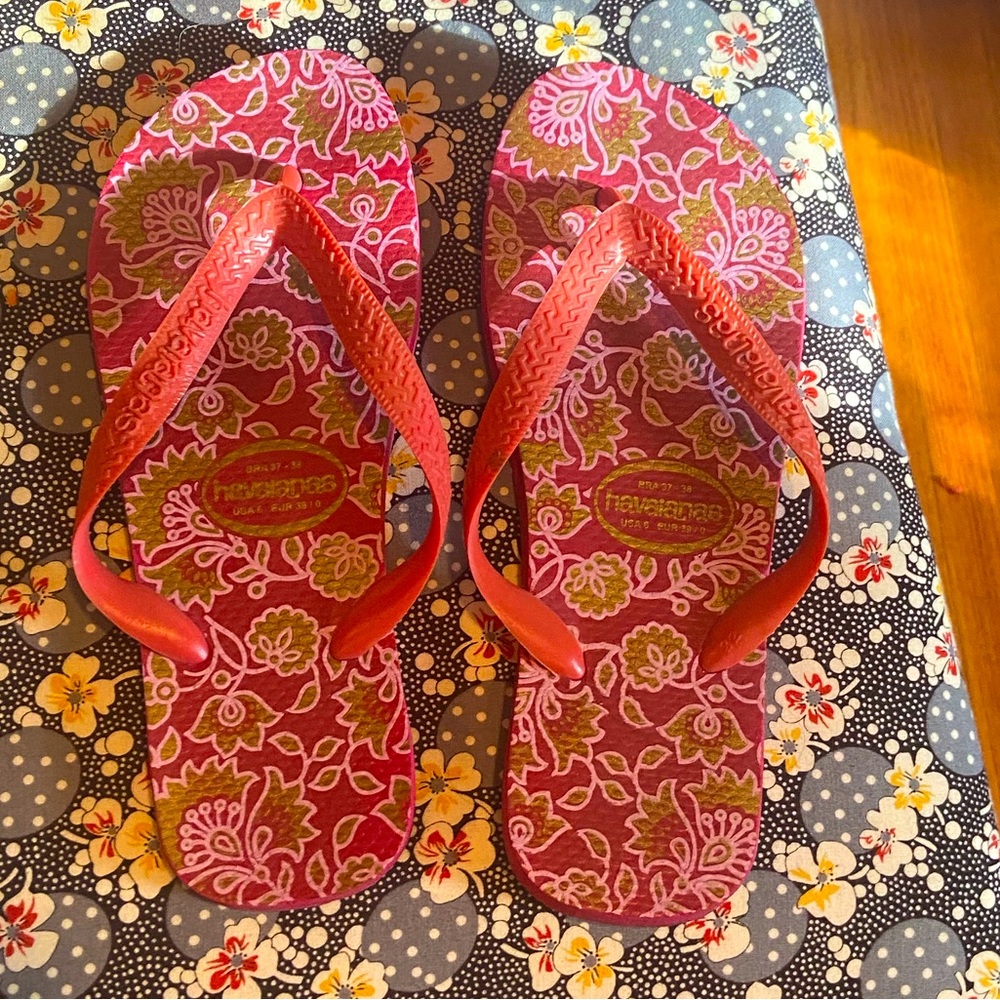 Red pink and gold paisley floral havaianas flip flop sandal size 6 euro 39